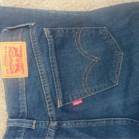Levi's Low Rise Boot Cut Jeans - Picture 2 of 6